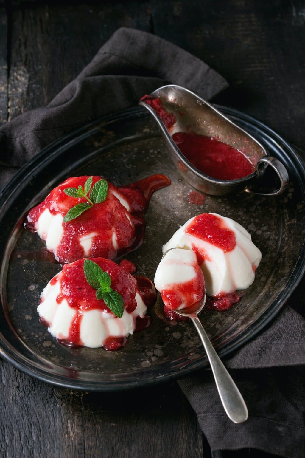 Panna cotta with strawberries